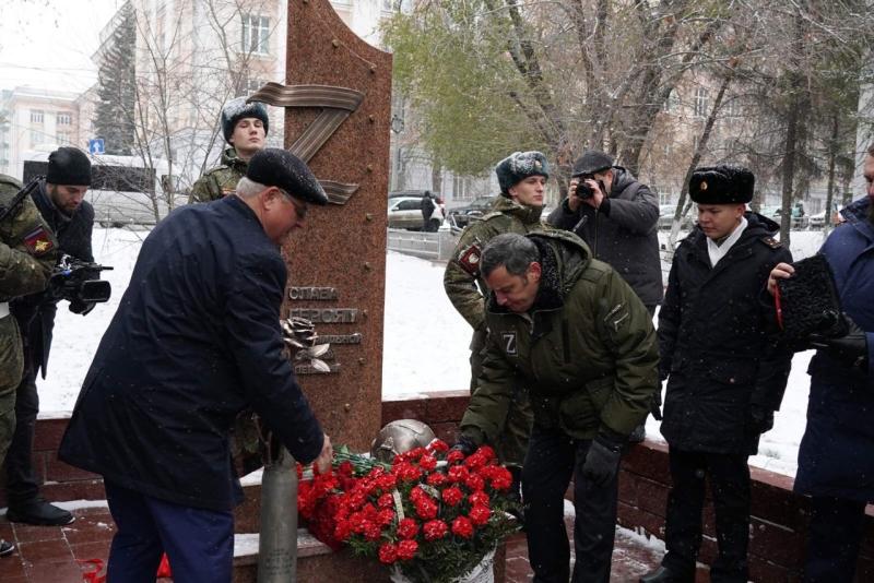 В Самаре открыли памятник участникам СВО