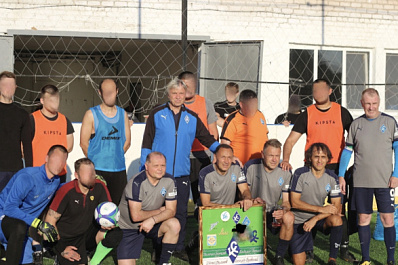 Самарские заключенные провели футбольный матч с ветеранами "Крыльев Советов"