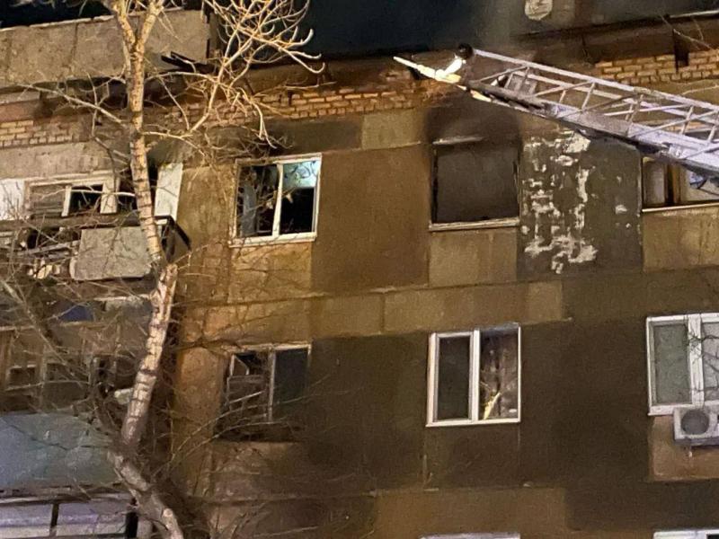 В Самаре горит квартира в пятиэтажке на Аэродромной