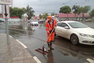 В Самаре устраняют последствия ливня