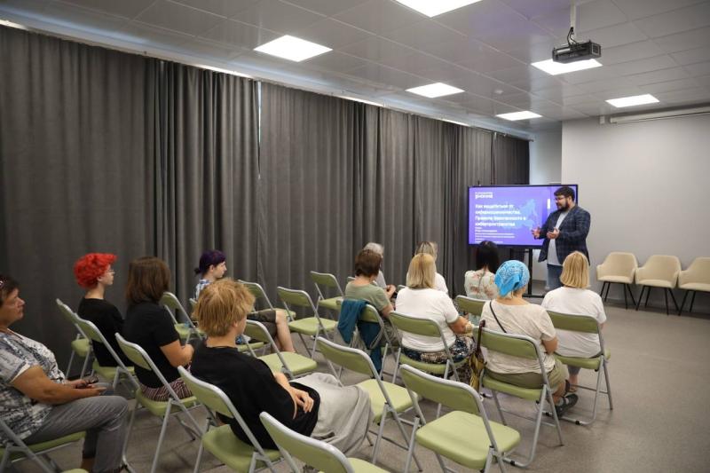 Вошли в сеть: самарским пенсионерам рассказали о правилах кибербезопасности