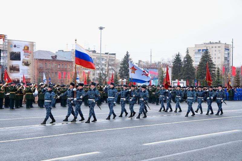 Фоторепортаж: в Самаре состоялся юбилейный Парад Памяти