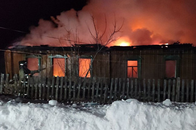 В Самарской области пожарные всю ночь тушили жилой дом 