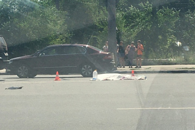 В Самаре на ул. Гагарина возле станции метро "Спортивная" под колесами мотоцикла погибла 74-летняя пенсионерка