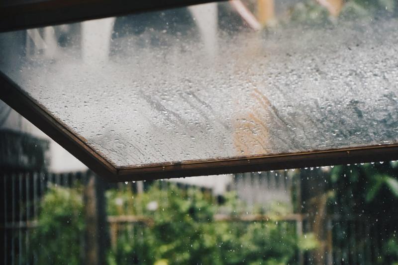 Гроза, град и усиление ветра: жителей Самарской области предупредили о новой погодной опасности 20 июня 2022 года