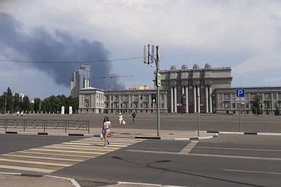 Дмитрий Азаров поручил усилить работу по тушению пожара в Самаре