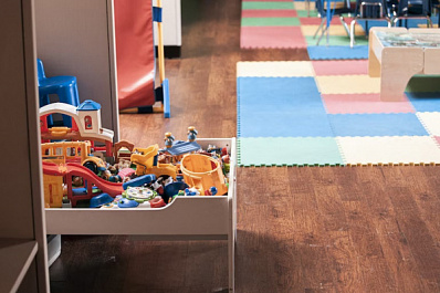 Двухлетняя девочка получила сильные ожоги в детском саду