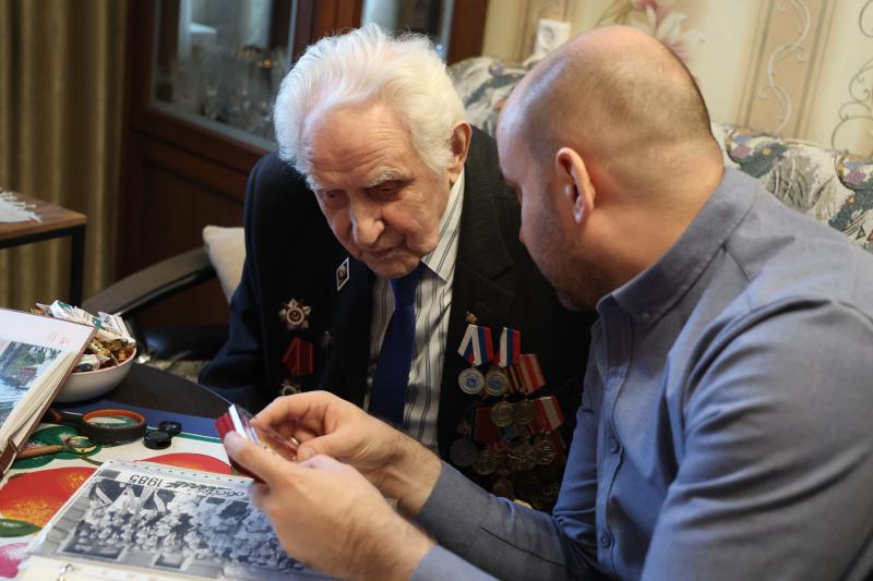Губернатор Вячеслав Федорищев передал ветерану Великой Отечественной войны награду в честь 80-летия Победы