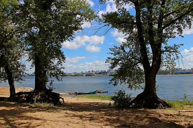 Генеральная уборка на реках и озерах: Дмитрий Азаров поручил главам муниципалитетов заняться расчисткой береговой линии