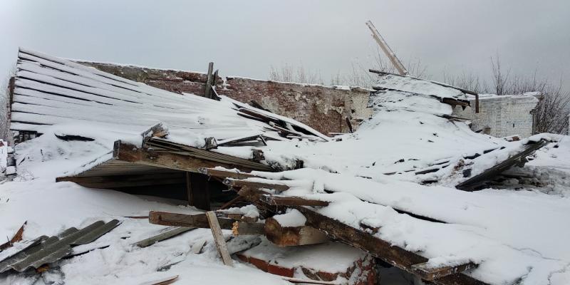 В Самаре искатель металлолома оказался под завалами обрушившегося здания