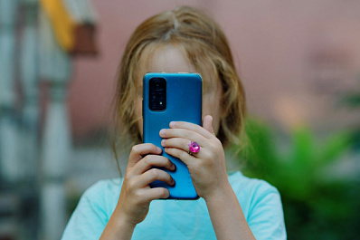 Дети и гаджеты: как правильно ограничить их взаимодействие