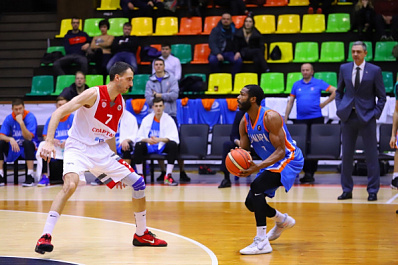 Баскетбольная "Самара" на выезде обыграла "Спартак"