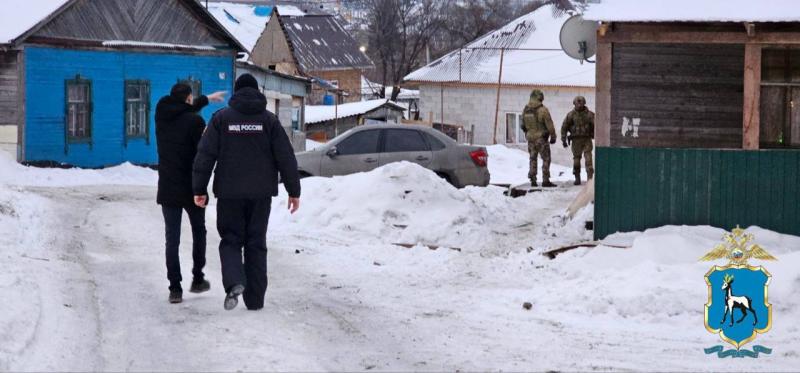 В Самарской области полицейские вместе с кинологами, дружинниками, сотрудниками ОМОН и Росгвардии проводят профилактические мероприятия