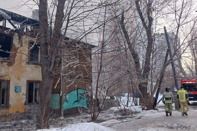 В Самаре сгорела расселенная двухэтажка на пересечении Ставропольской и Советской