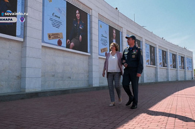 В Самаре у площади Славы открылась цифровая фотовыставка портретов жен и матерей сотрудников МЧС