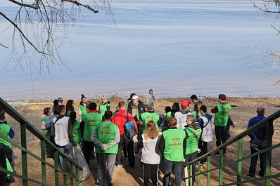 Прибрежную полосу Волги вдоль Загородного парка очистили от мусора