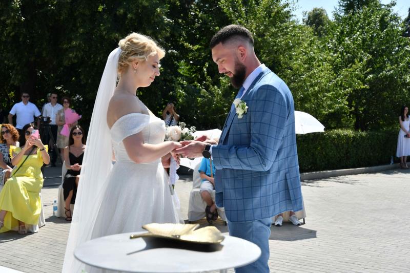 В День семьи, любви и верности в Самаре появилось 139 семей