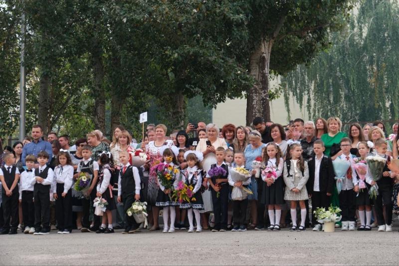 Проводили в школу: Александр Фетисов поздравил детей с Днем знаний