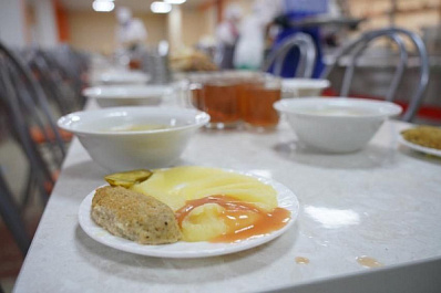 В Самаре на школьном складе нашли просроченные продукты 