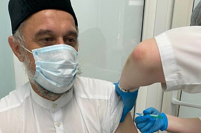 Талип хазрат Яруллин сделал прививку от коронавируса