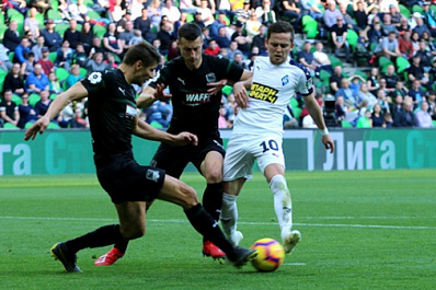 Обидное поражение: "Крылья Советов" пропустили мяч "Краснодара" в добавленное время