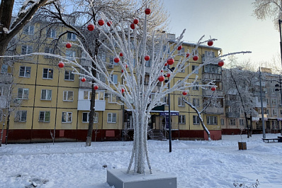В Самаре новый сквер на Авроре начали украшать иллюминацией