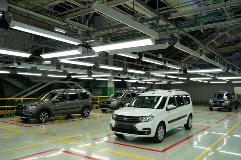 Минпромторг РФ обновил список рекомендуемых авто для госслужащих