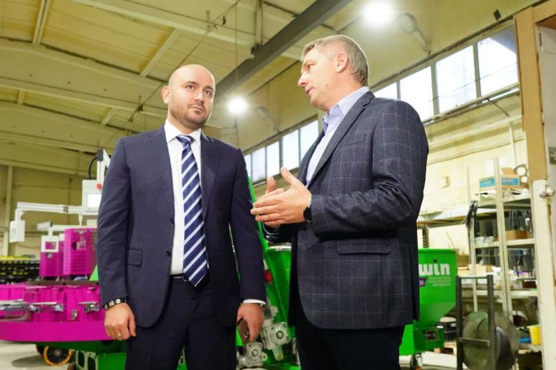 Вспахивают роботы, а не человек: губернатору Самарской области представили передовые сельхозмашины