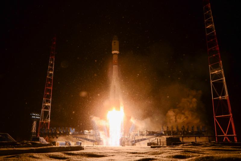 С космодрома Плесецк стартовала самарская ракета "Союз-2.1б" с военным спутником