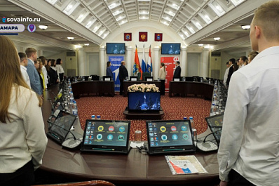 В Самаре десятки школьников получили свои первые паспорта