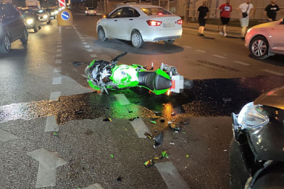 В Самаре водитель BMW отправил в больницу мотоциклиста и его 19-летнюю пассажирку