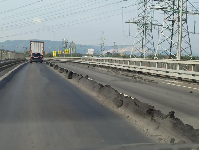 В Тольятти начали устранять дефекты покрытия путепровода на трассе М5