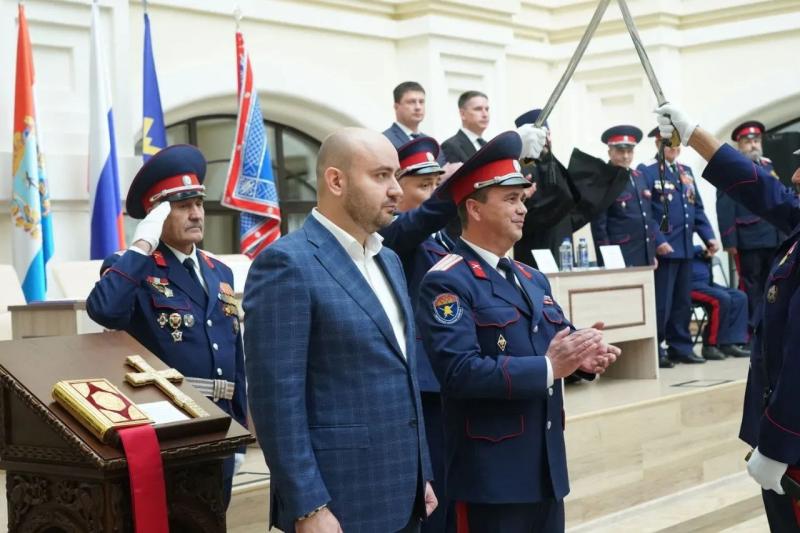 Губернатор Федорищев прошел казачью и православную процедуру верстания в казаки