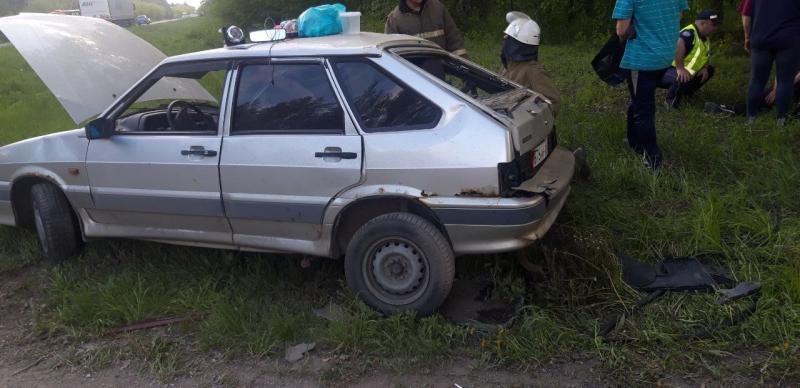 Двое в больнице: в Самарской области на трассе столкнулись легковушка и большегруз