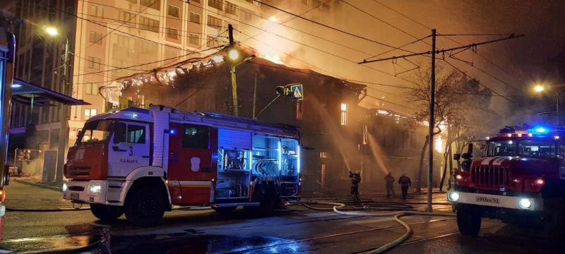 В центре Самары сгорели два многоквартирных дома на улице Арцыбушевской