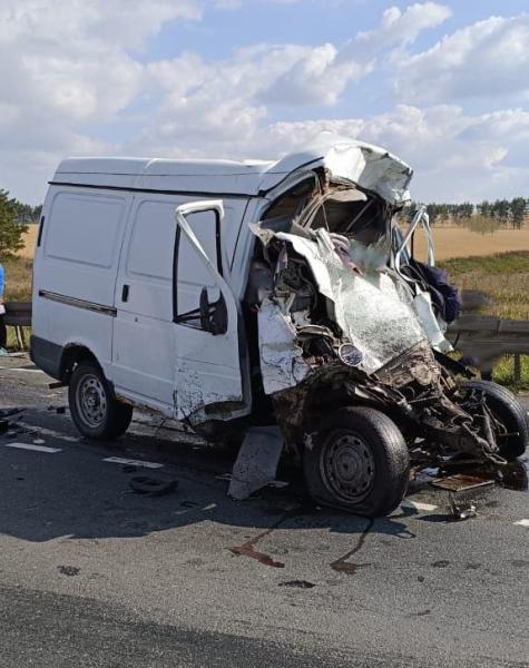 Два человека погибли: в Самарской области на трассе М5 лоб в лоб столкнулись фура и "Газель"