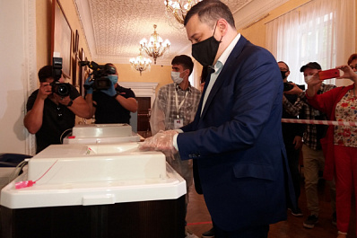 Депутат Госдумы Александр Хинштейн проголосовал по поправкам в Конституцию