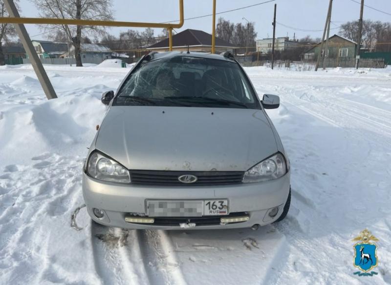 В Самарской области на трассе "Калина" на скорости вылетела в кювет и опрокинулась