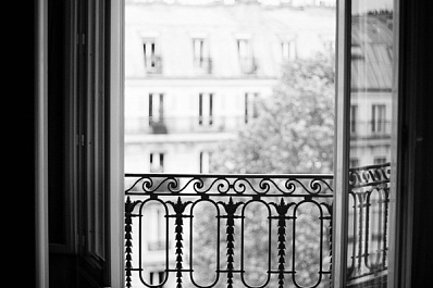 В Екатеринбурге неизвестный обстрелял людей из окна