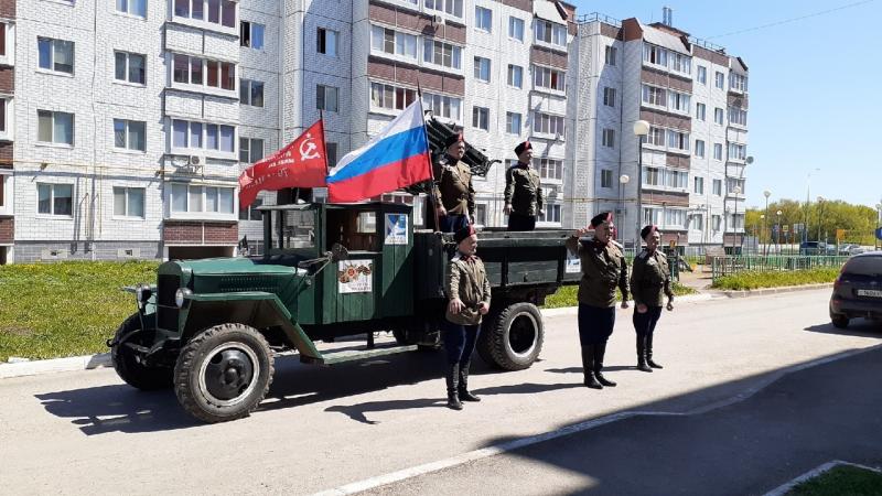 В Самарской области военные провели мини-парад для ветерана