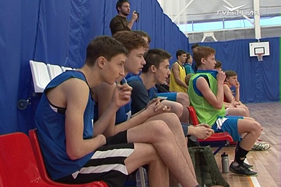 Стритбол - в школу!: самарские баскетболисты отмечают день рождения игры