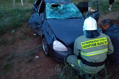 В Самарской области на трассе LADA Priora вылетела в кювет