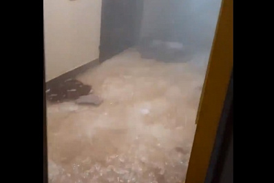 Коммунальный апокалипсис: в Самаре подъезд многоэтажки затопило горячей водой