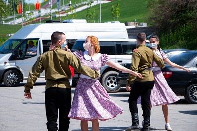 Волонтёры акции #МыВместе поздравили ветеранов с Днем Победы