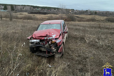 В лобовом столкновении "Рено" и автоцистерны на трассе под Самарой погиб человек