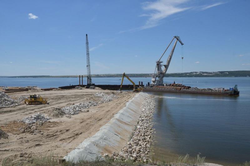 Более 1000 человек строят новый самарский мост через Волгу