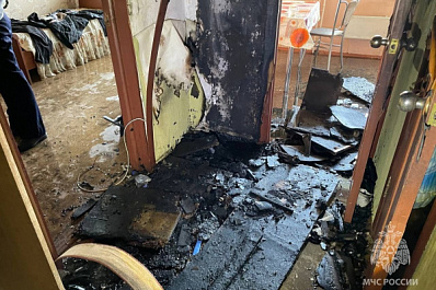 В Тольятти пожарные вытащили мужчину из горящей квартиры