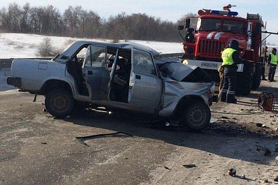 Водитель и пассажиры вазовской пятерки погибли при столкновении с кроссовером в Хворостянском районе
