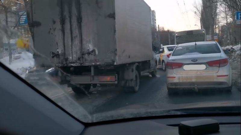 В Самаре 15 марта из-за аварии с автобусом на проспекте Кирова образовалась километровая пробка