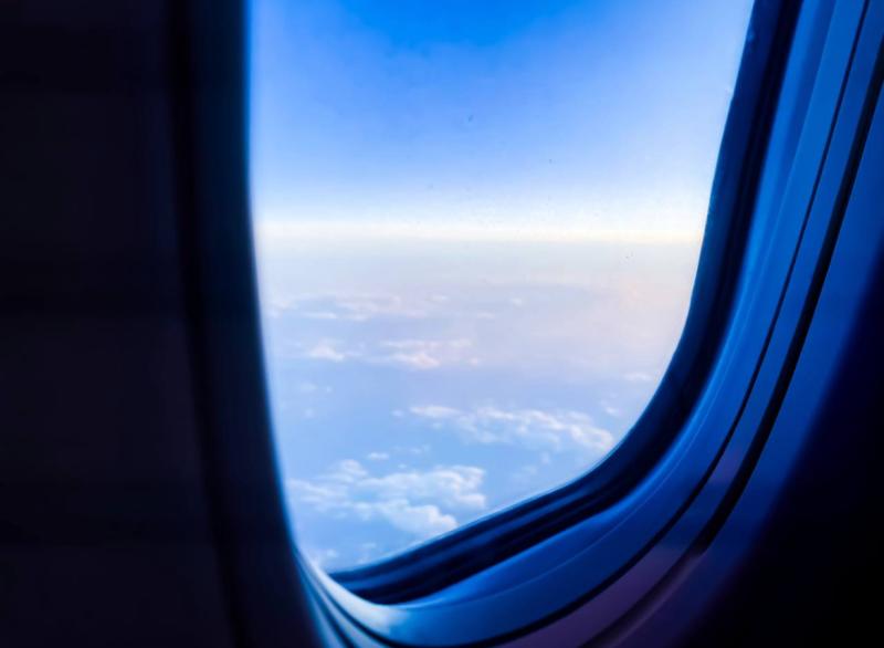 Минтранс уточнил порядок размещения детей с родителями в самолете